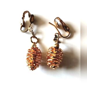 Vintage Pinecone Clip On Dangle Earrings Gold Tone